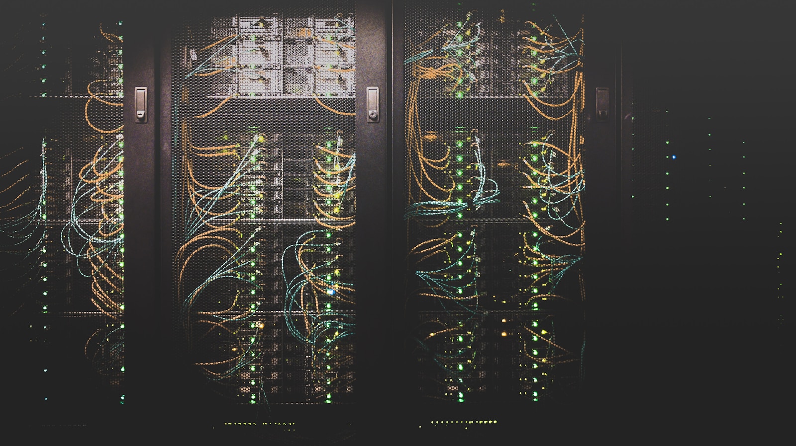 Serving racks with live status lights