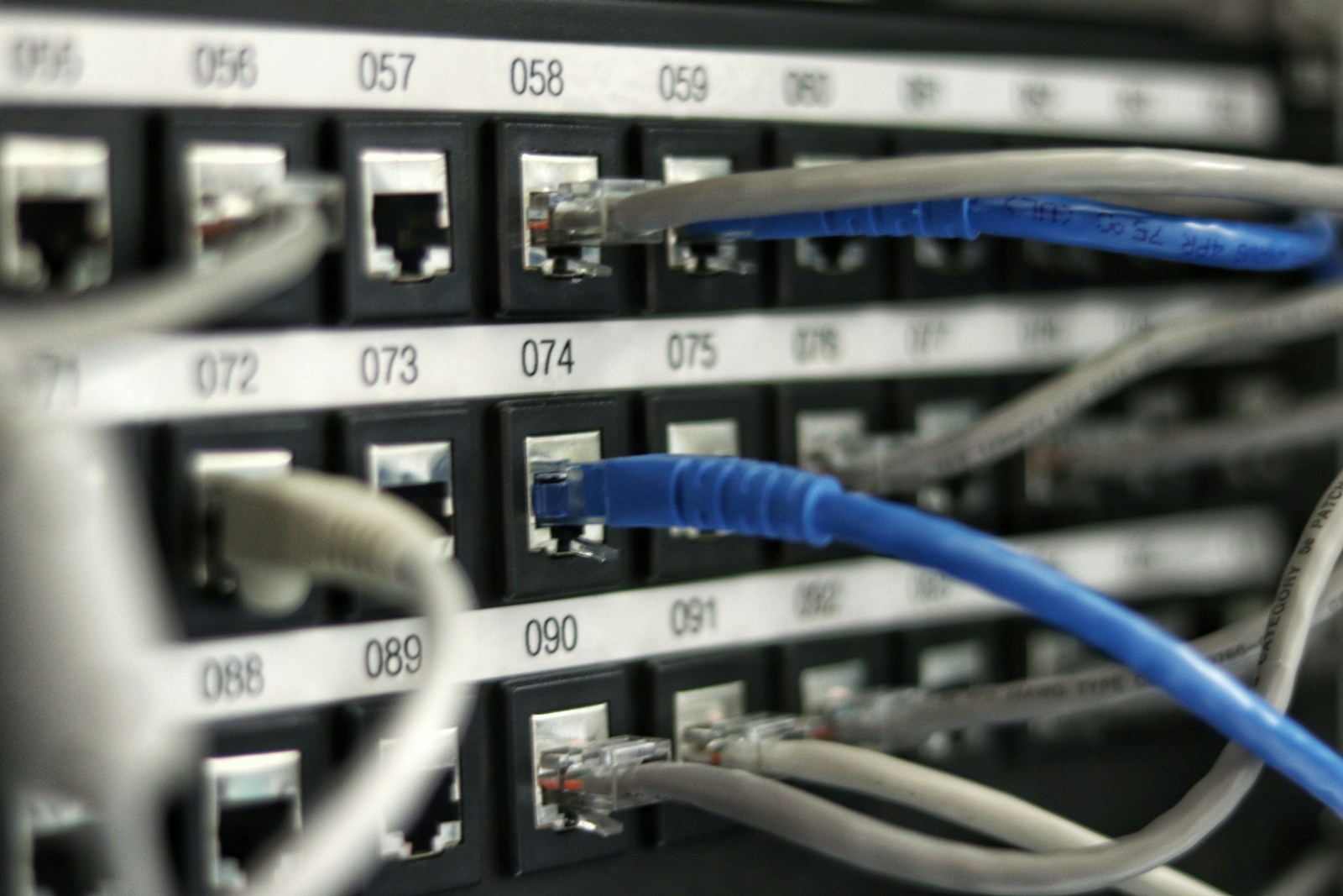 Labeled fabric patch panel